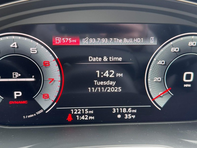 Audi Q5 Vehicle Full-screen Gallery Image 20