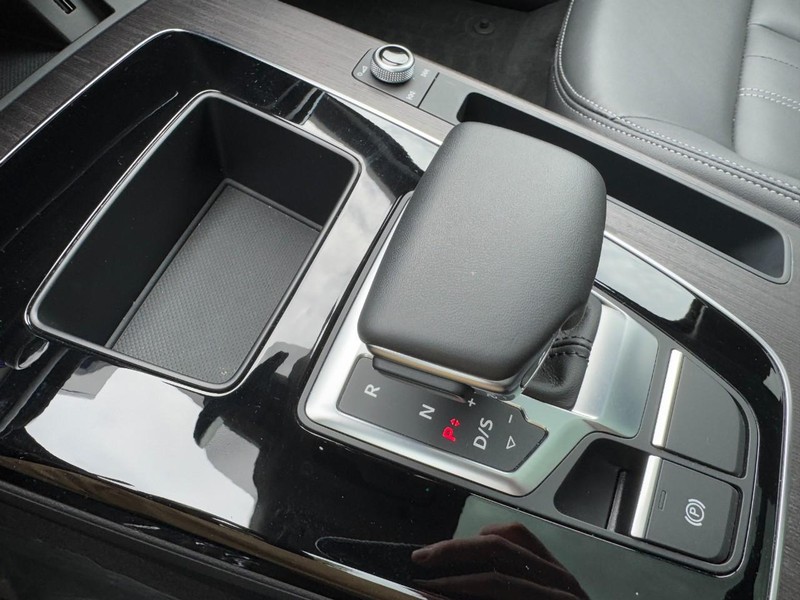 Audi Q5 Vehicle Full-screen Gallery Image 21