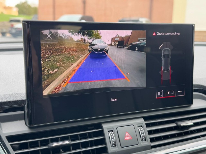 Audi Q5 Vehicle Full-screen Gallery Image 23