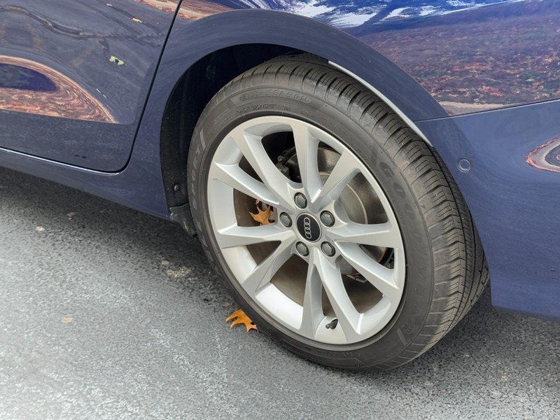 Audi A3 Vehicle Full-screen Gallery Image 05