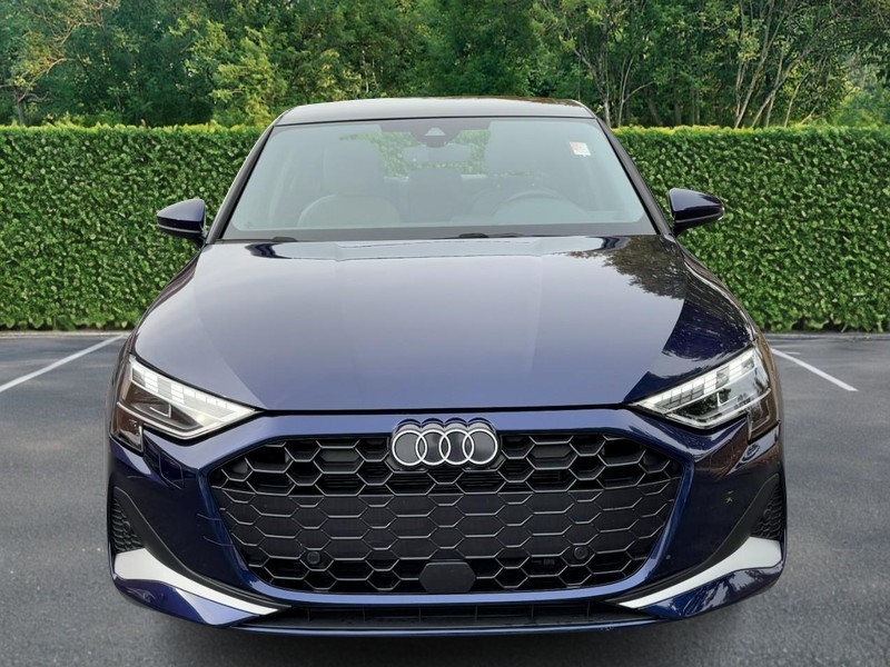 Audi A3 Vehicle Full-screen Gallery Image 07