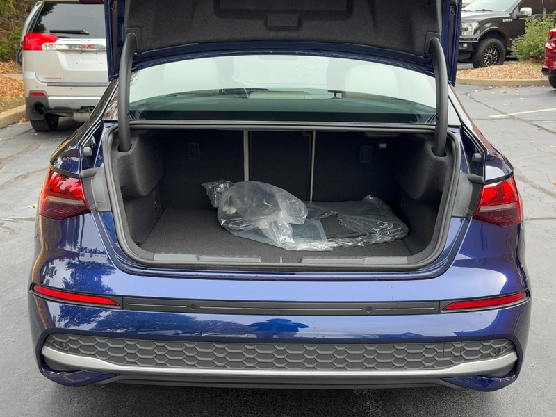 Audi A3 Vehicle Full-screen Gallery Image 09