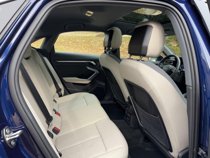 Audi A3 Vehicle Full-screen Gallery Image 10