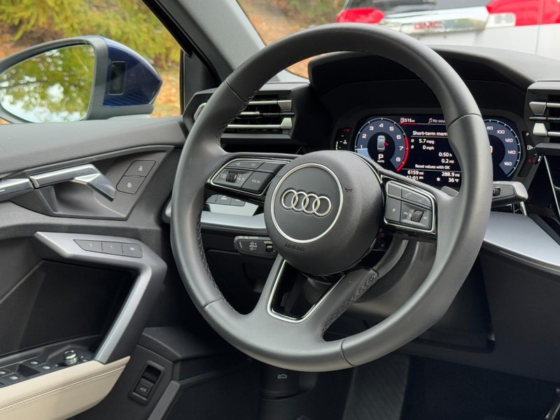 Audi A3 Vehicle Full-screen Gallery Image 13