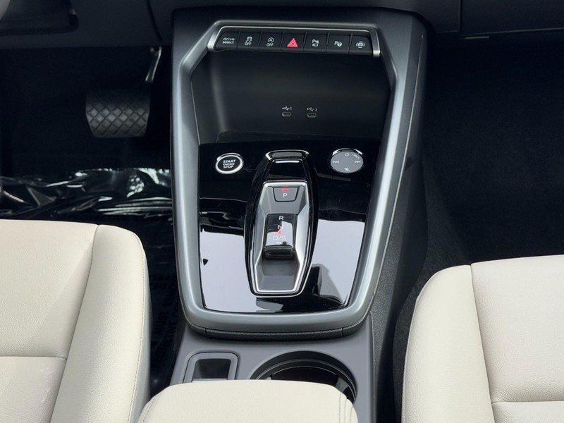 Audi A3 Vehicle Full-screen Gallery Image 15