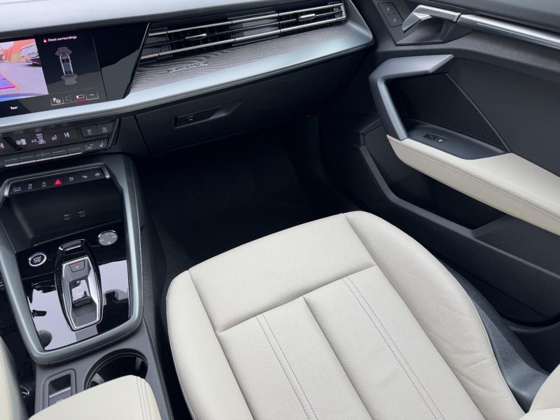 Audi A3 Vehicle Full-screen Gallery Image 16