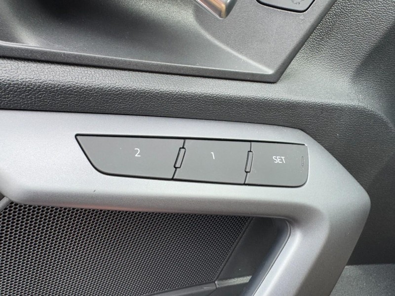 Audi A3 Vehicle Full-screen Gallery Image 17