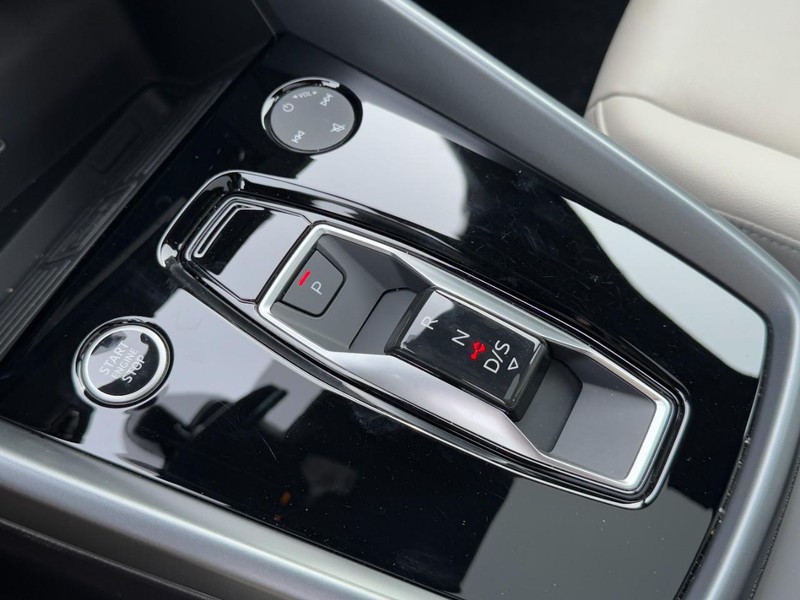 Audi A3 Vehicle Full-screen Gallery Image 21