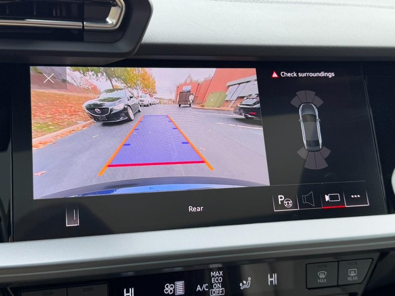 Audi A3 Vehicle Full-screen Gallery Image 23