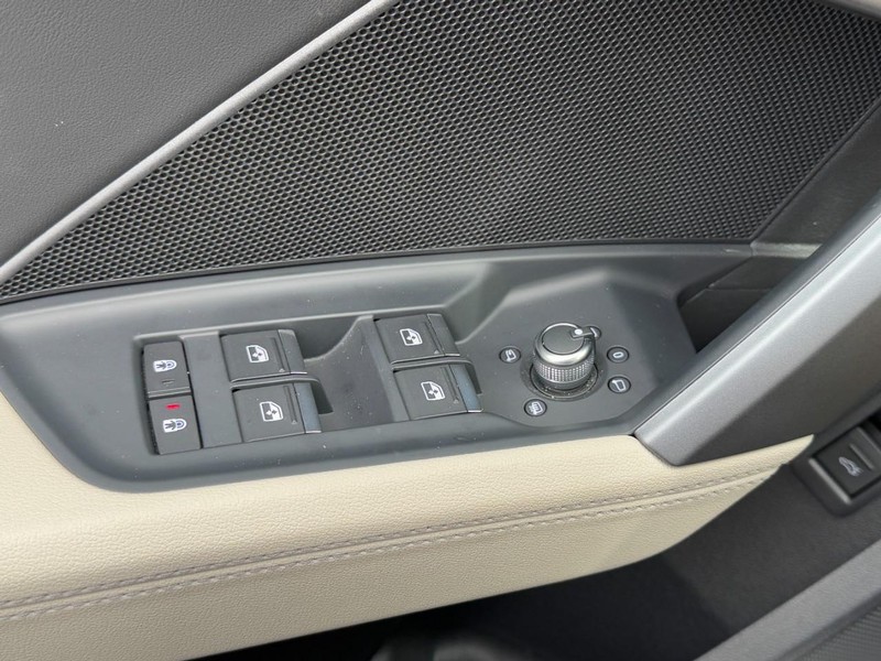 Audi A3 Vehicle Full-screen Gallery Image 24