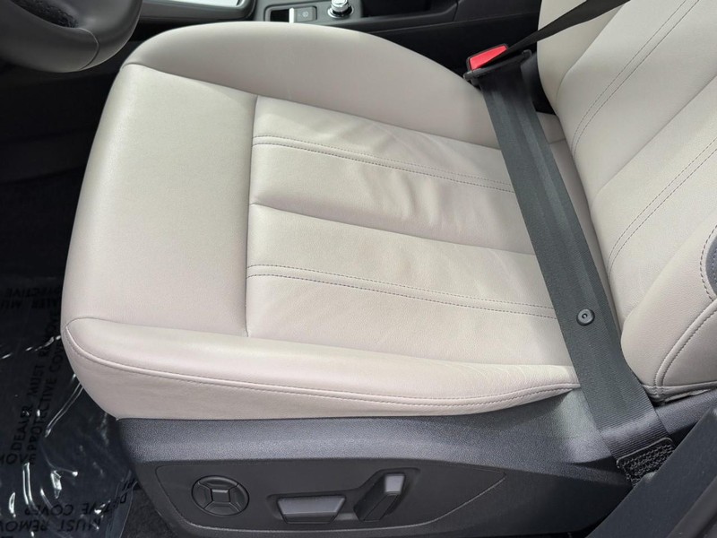 Audi A3 Vehicle Full-screen Gallery Image 25