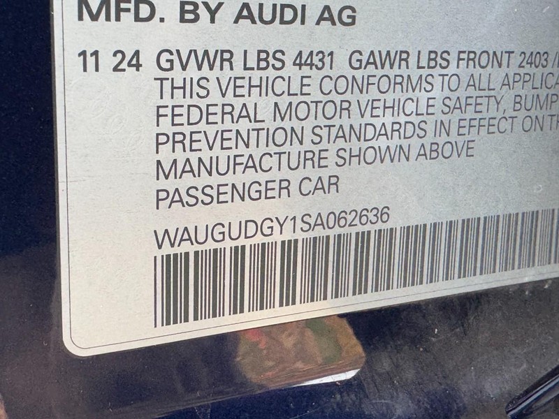 Audi A3 Vehicle Full-screen Gallery Image 26