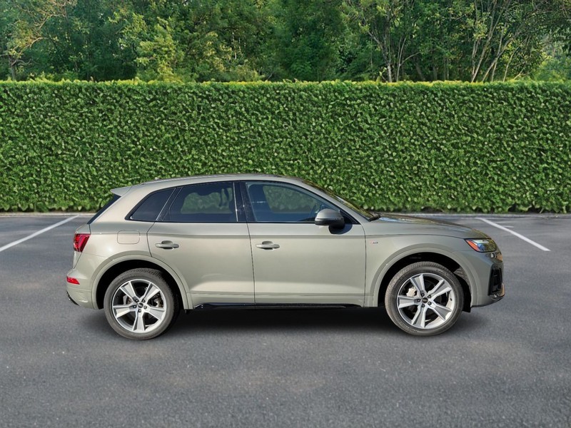 Audi Q5 Vehicle Full-screen Gallery Image 02