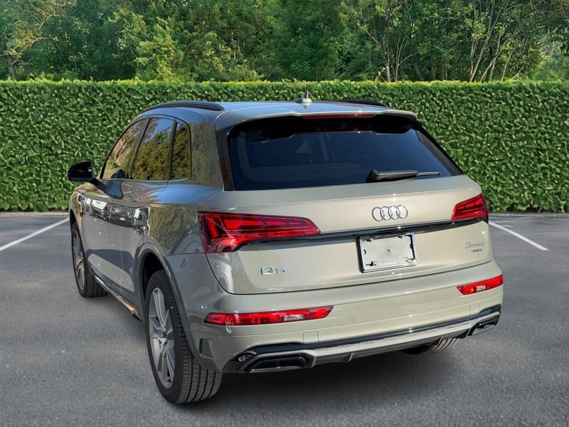 Audi Q5 Vehicle Full-screen Gallery Image 04