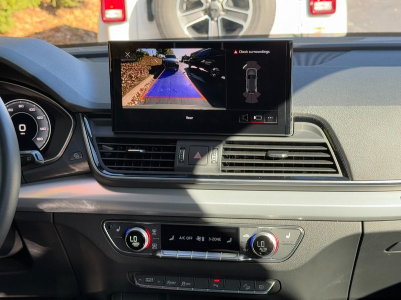 Audi Q5 Vehicle Full-screen Gallery Image 14