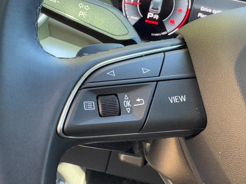 Audi Q5 Vehicle Full-screen Gallery Image 18