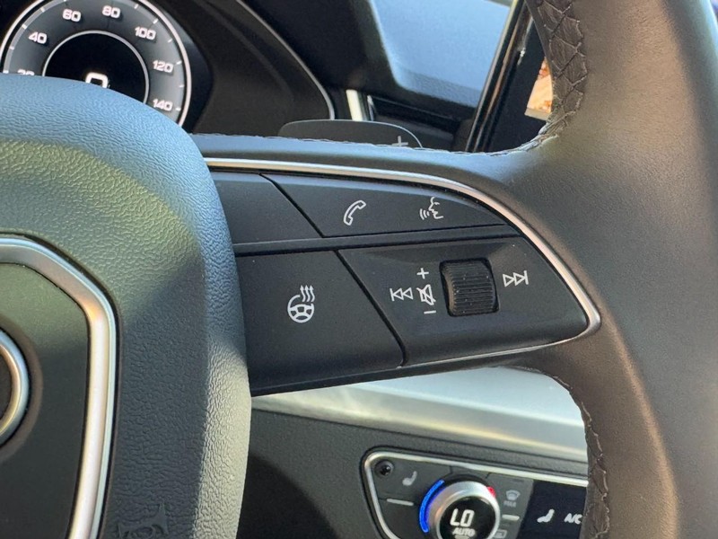 Audi Q5 Vehicle Full-screen Gallery Image 19