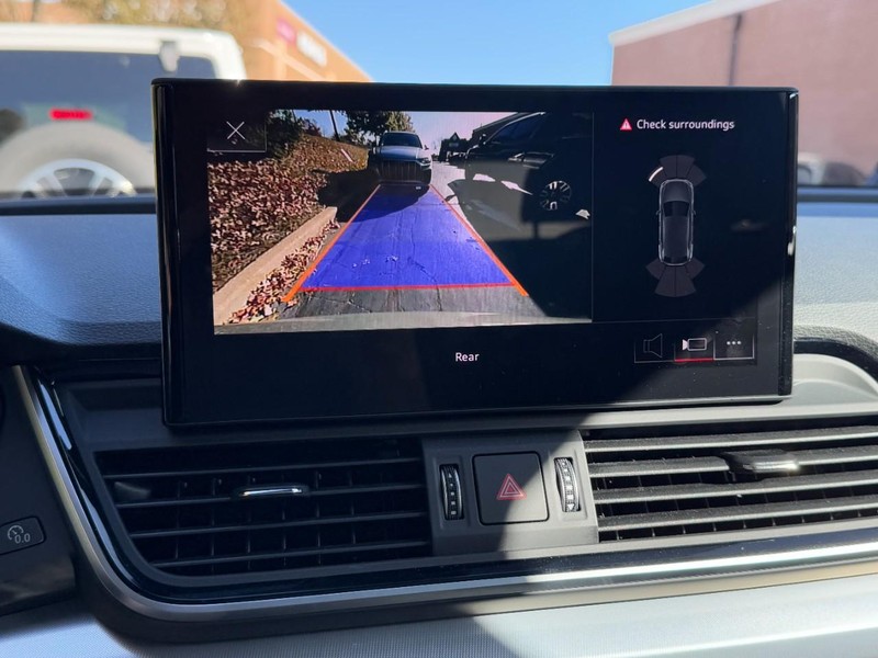 Audi Q5 Vehicle Full-screen Gallery Image 23