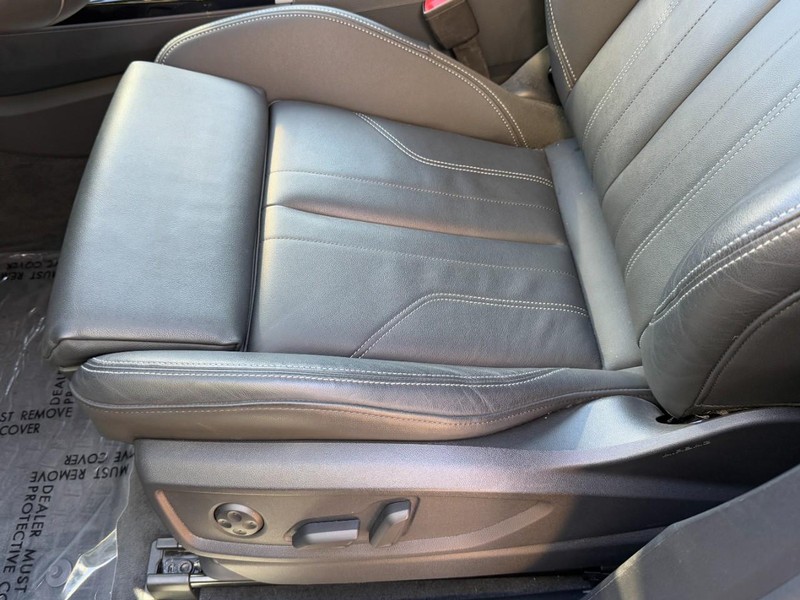 Audi Q5 Vehicle Full-screen Gallery Image 25