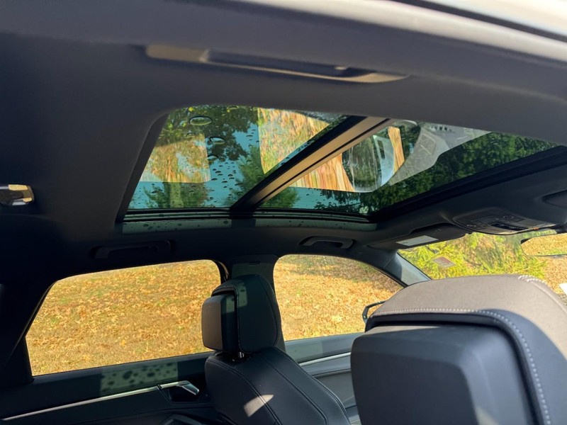 Audi Q3 Vehicle Full-screen Gallery Image 11