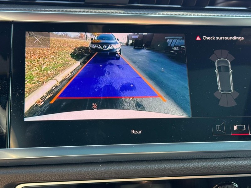 Audi Q3 Vehicle Full-screen Gallery Image 23