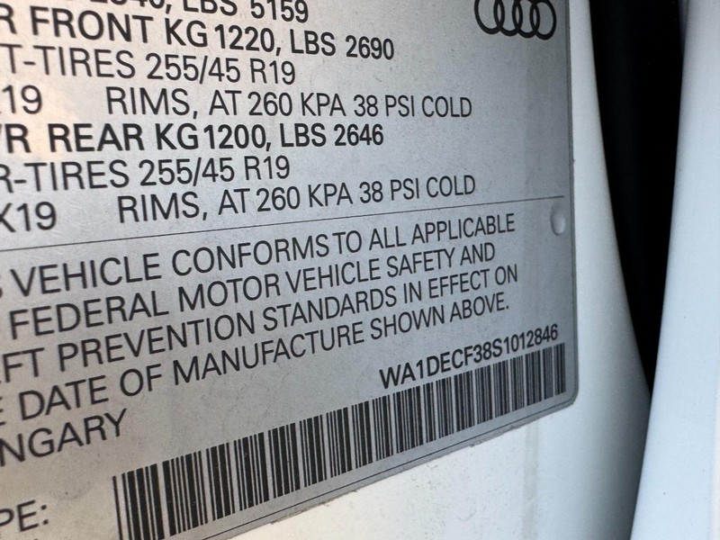 Audi Q3 Vehicle Full-screen Gallery Image 26