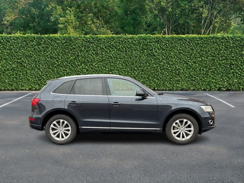 Audi Q5 Vehicle Full-screen Gallery Image 02