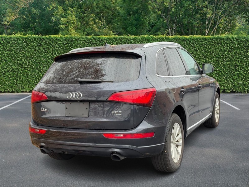 Audi Q5 Vehicle Full-screen Gallery Image 03