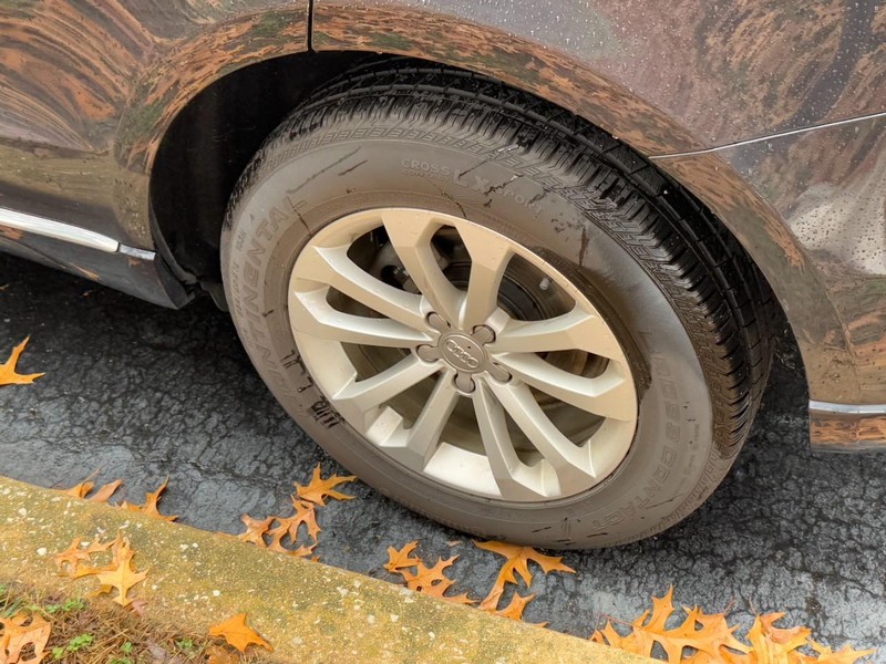 Audi Q5 Vehicle Full-screen Gallery Image 05