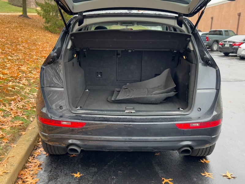 Audi Q5 Vehicle Full-screen Gallery Image 09