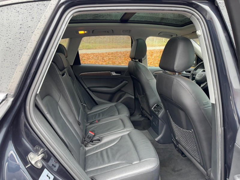 Audi Q5 Vehicle Full-screen Gallery Image 10