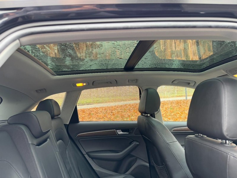 Audi Q5 Vehicle Full-screen Gallery Image 11