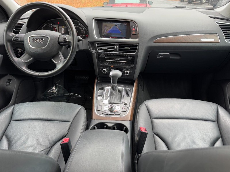 Audi Q5 Vehicle Full-screen Gallery Image 12