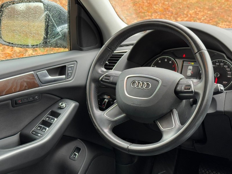 Audi Q5 Vehicle Full-screen Gallery Image 13