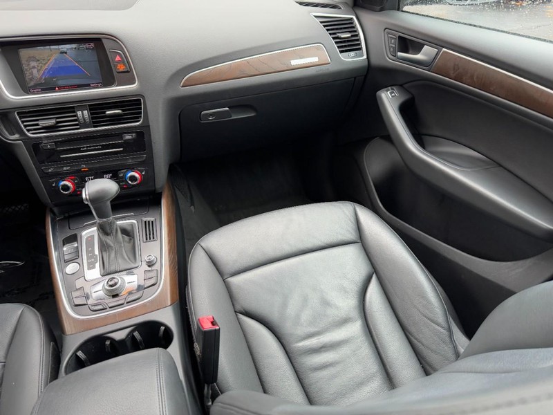 Audi Q5 Vehicle Full-screen Gallery Image 16