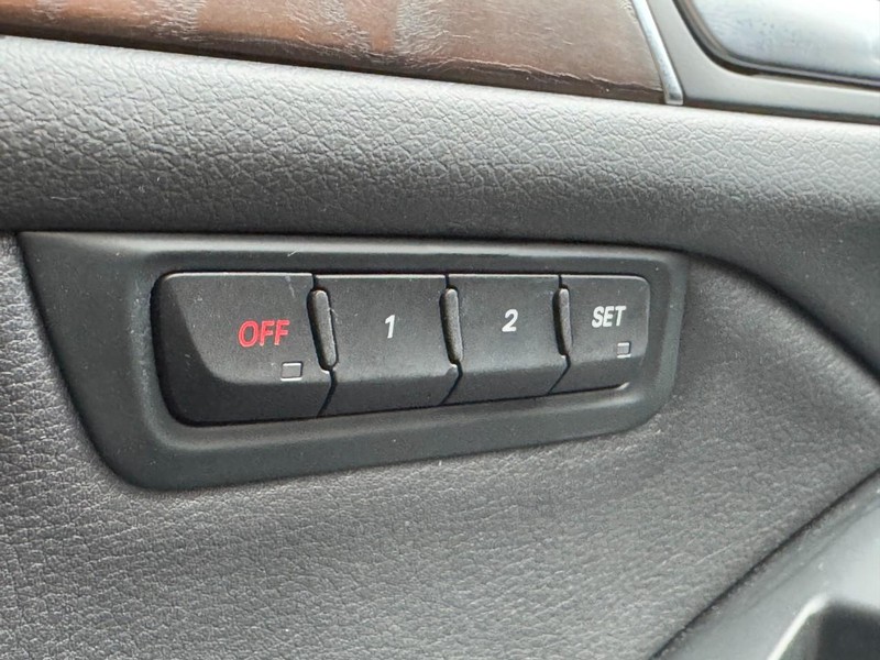 Audi Q5 Vehicle Full-screen Gallery Image 17