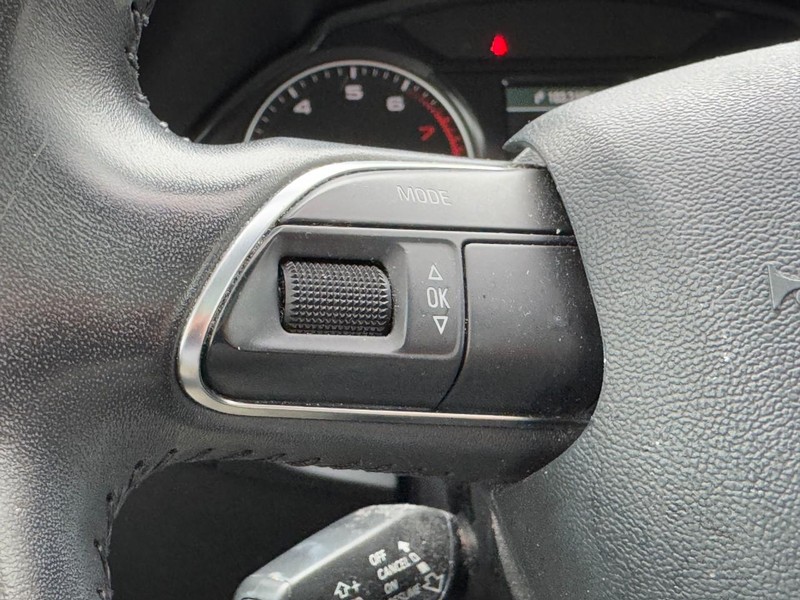 Audi Q5 Vehicle Full-screen Gallery Image 18