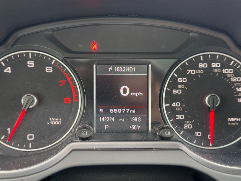 Audi Q5 Vehicle Full-screen Gallery Image 19