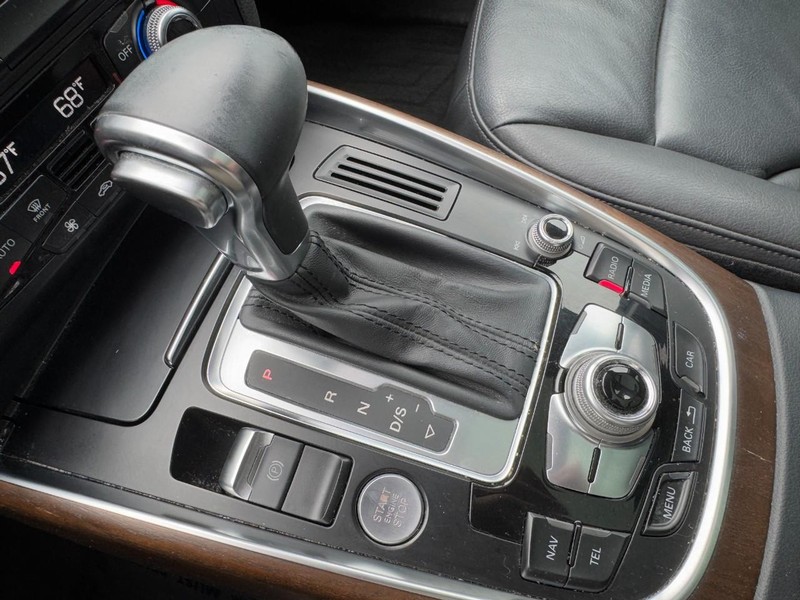 Audi Q5 Vehicle Full-screen Gallery Image 20