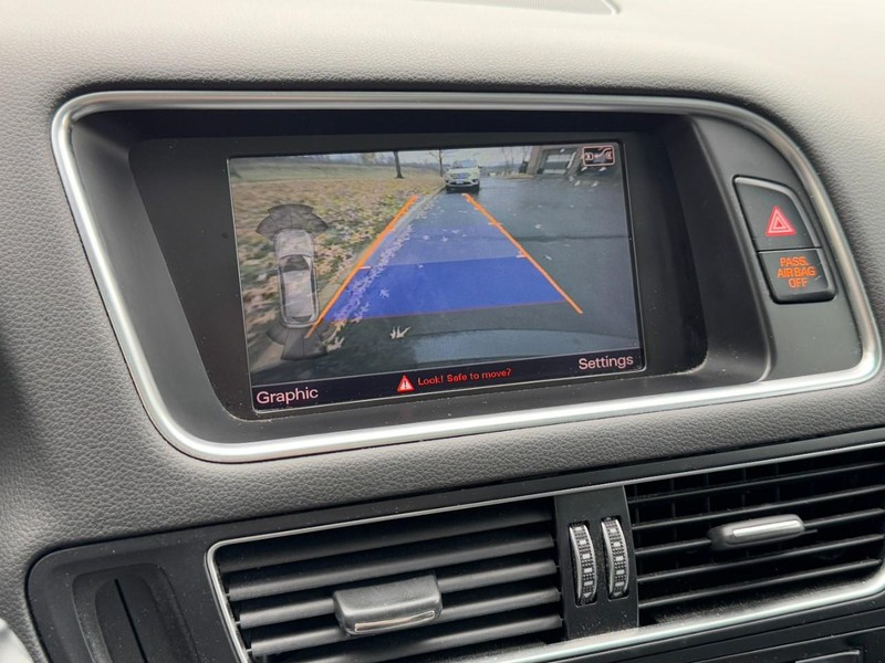 Audi Q5 Vehicle Full-screen Gallery Image 22