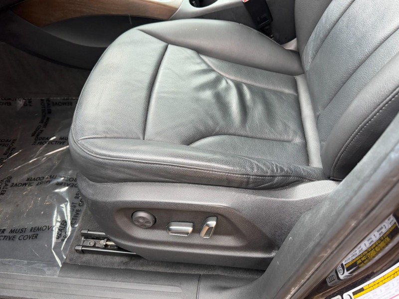 Audi Q5 Vehicle Full-screen Gallery Image 25