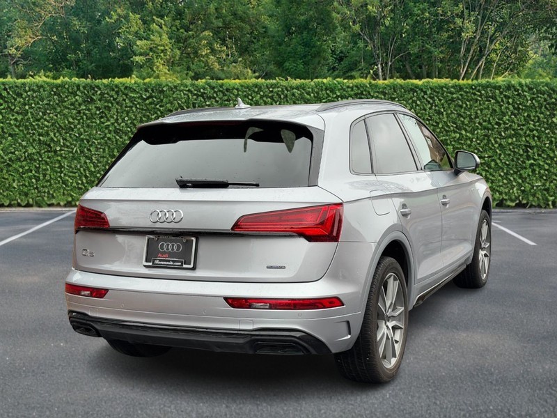 Audi Q5 Vehicle Full-screen Gallery Image 03