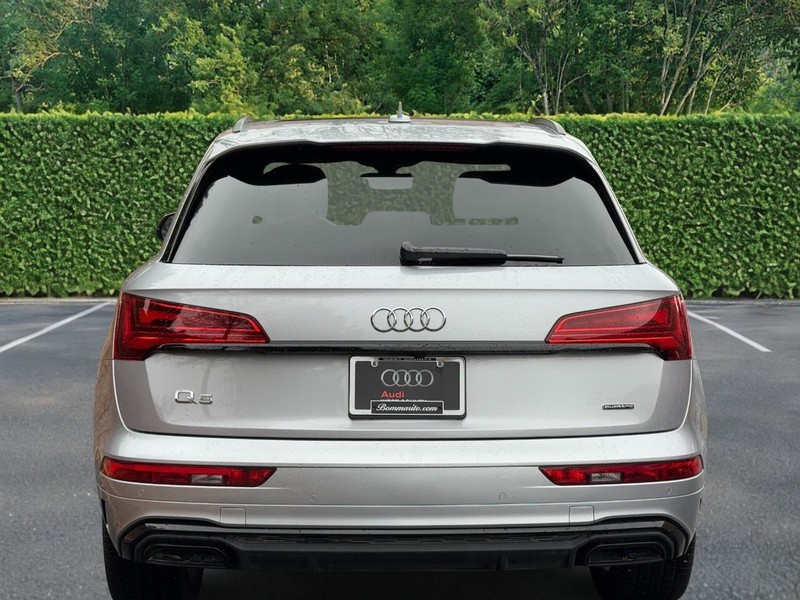 Audi Q5 Vehicle Full-screen Gallery Image 08