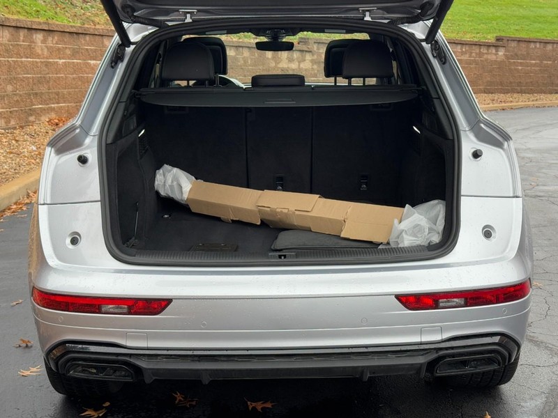 Audi Q5 Vehicle Full-screen Gallery Image 09