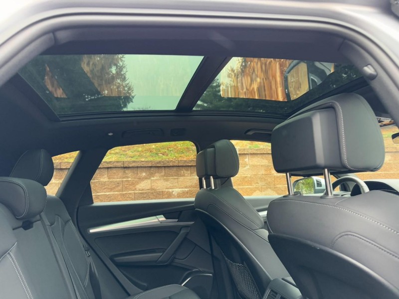 Audi Q5 Vehicle Full-screen Gallery Image 11