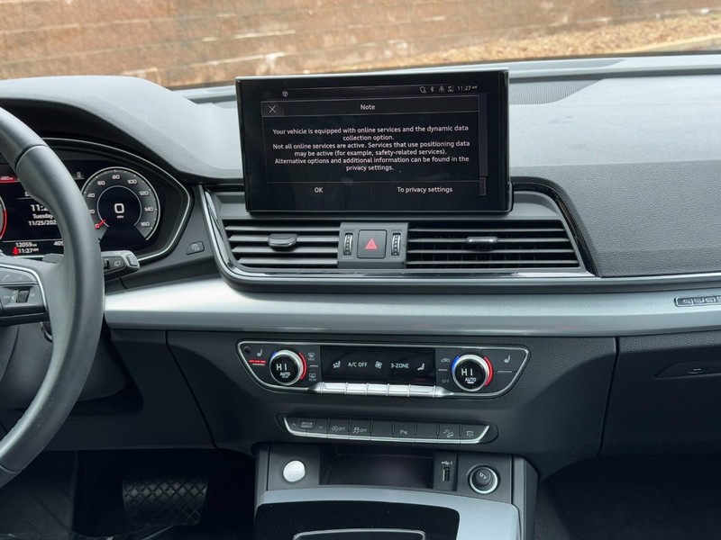 Audi Q5 Vehicle Full-screen Gallery Image 14