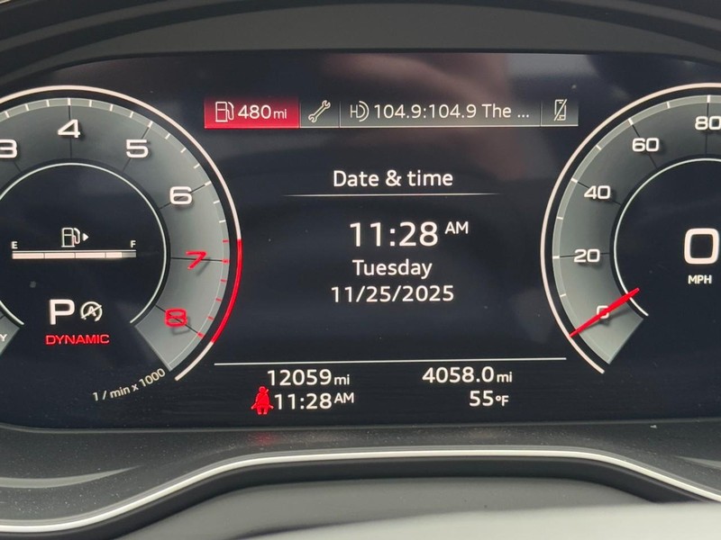 Audi Q5 Vehicle Full-screen Gallery Image 20