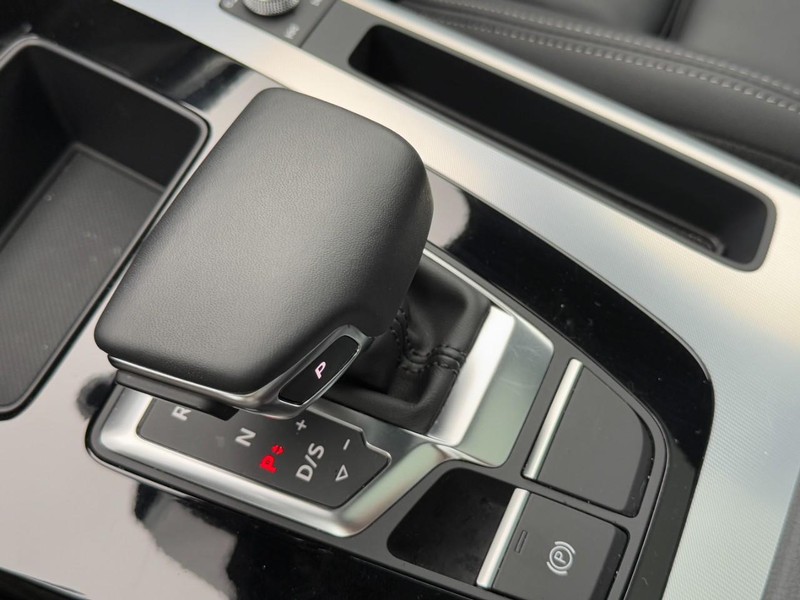 Audi Q5 Vehicle Full-screen Gallery Image 21