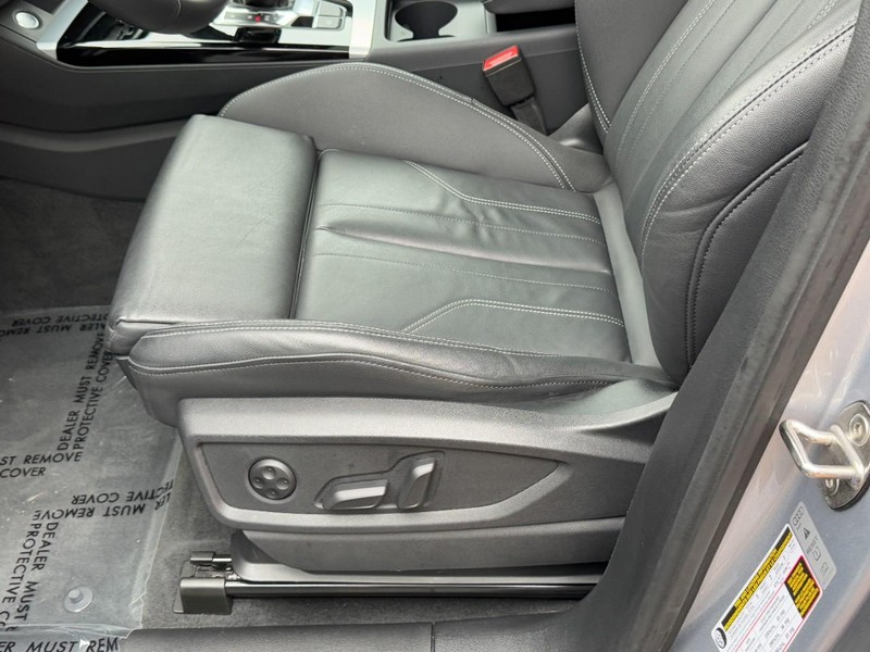 Audi Q5 Vehicle Full-screen Gallery Image 25