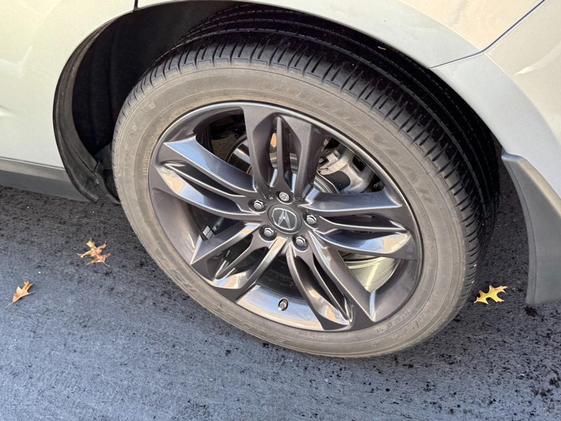 Acura RDX Vehicle Full-screen Gallery Image 05